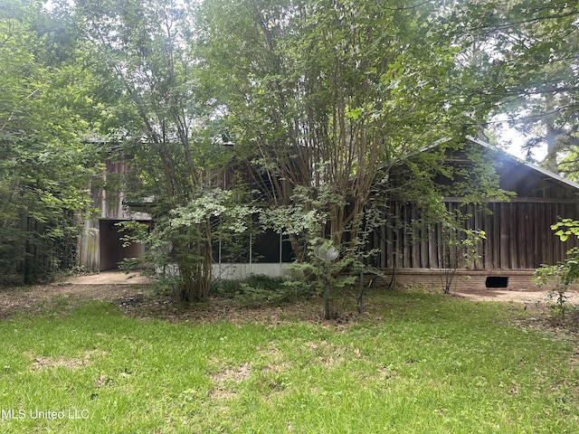 view of grassy yard
