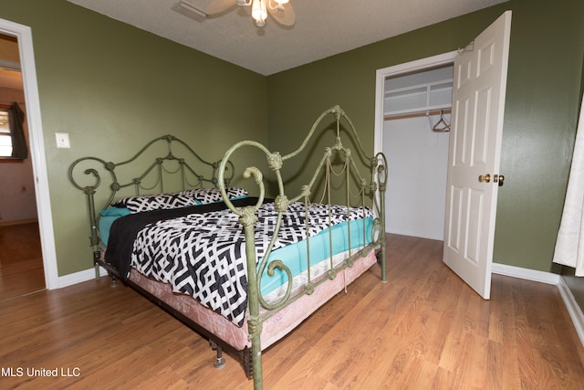 bedroom featuring light hardwood / wood-style flooring, a closet, and ceiling fan