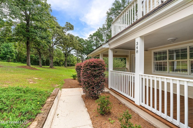 view of yard featuring a balcony