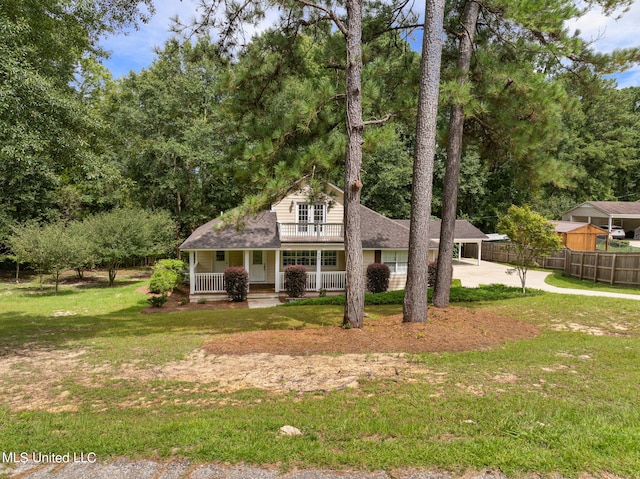 view of front of property featuring a front lawn and covered porch