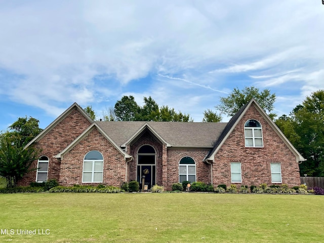 view of front of house with a front lawn