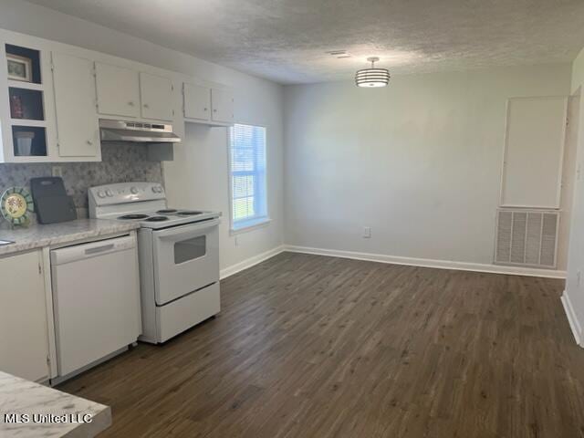 kitchen with a textured ceiling, white cabinetry, dark hardwood / wood-style floors, and white appliances