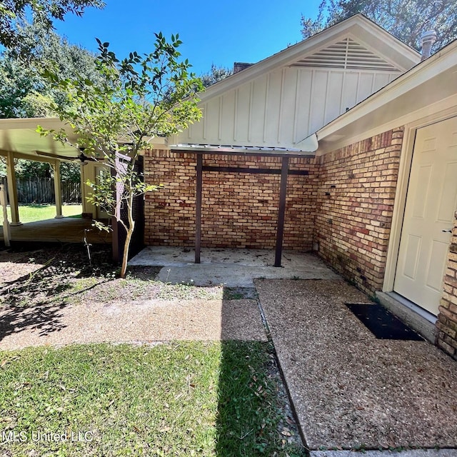 view of yard with a patio