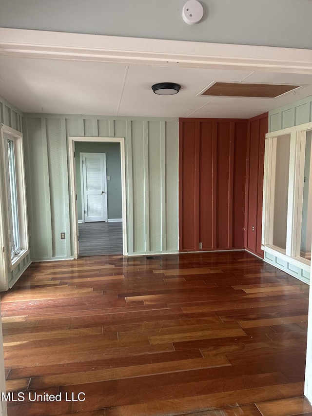 204 Fort Dr, Grenada, MS 38901 - unfurnished room with wood finished floors and a decorative wall