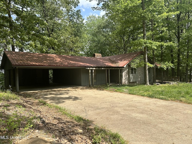 204 Fort Dr, Grenada, MS 38901 - view of outdoor structure with a carport and concrete driveway