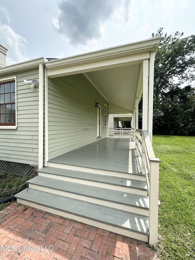 310 N Rankin St, Natchez, MS 39120 - doorway to property featuring a yard