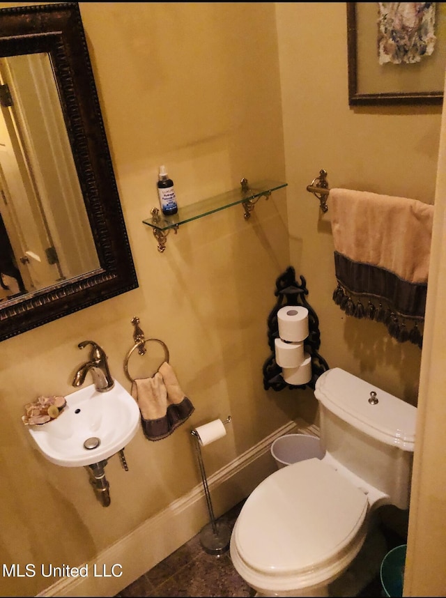 500 Franklin St, Natchez, MS 39120 - bathroom featuring a sink, toilet, and baseboards
