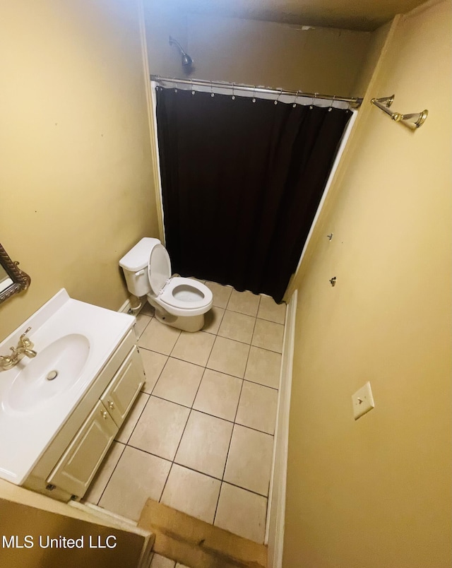 500 Franklin St, Natchez, MS 39120 - full bath featuring tile patterned flooring, a shower with shower curtain, vanity, and toilet
