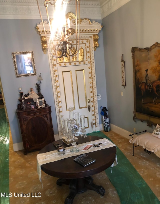 500 Franklin St, Natchez, MS 39120 - living room with a chandelier and baseboards
