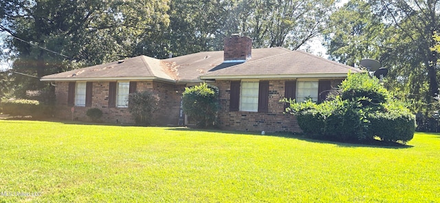 ranch-style house featuring a front lawn