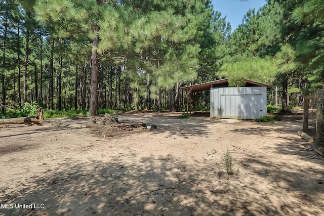 view of yard with a storage unit