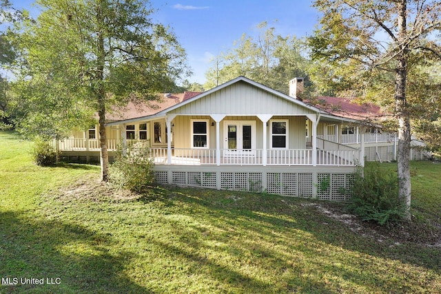 view of front of house featuring a front yard and a porch