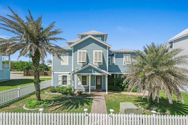 view of front of property featuring a front yard and a porch