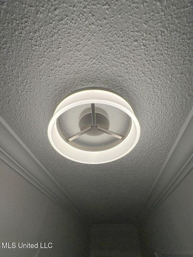 interior details with a tray ceiling