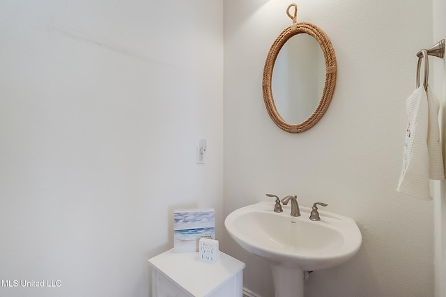 bathroom featuring a sink