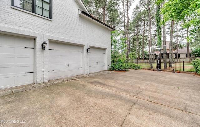 107 Chadwyck Ct, Madison, MS 39110 - garage featuring fence and driveway