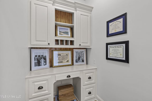 interior details with built in desk and baseboards