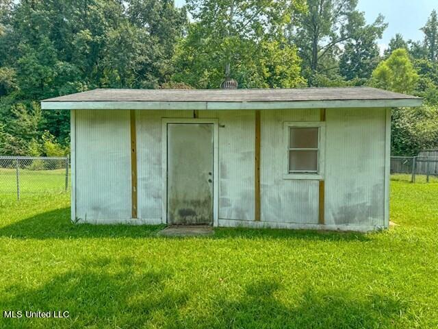 305 Longview St, Vicksburg, MS 39180 - view of outbuilding with an outdoor structure and fence