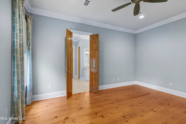 unfurnished room featuring light hardwood / wood-style floors, ornamental molding, and ceiling fan