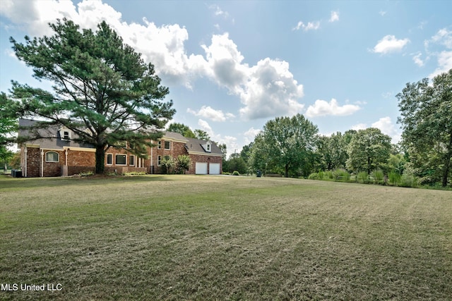 1594 Victoria Rd, Byhalia, MS 38611 - view of green lawn featuring a garage