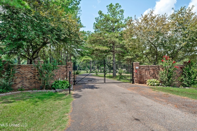 1594 Victoria Rd, Byhalia, MS 38611 - gate with fence
