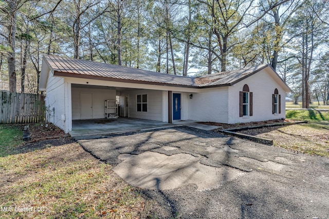 view of front facade with a carport