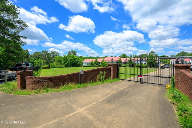76 Peach Tree Rd, Byhalia, MS 38611 - view of gate