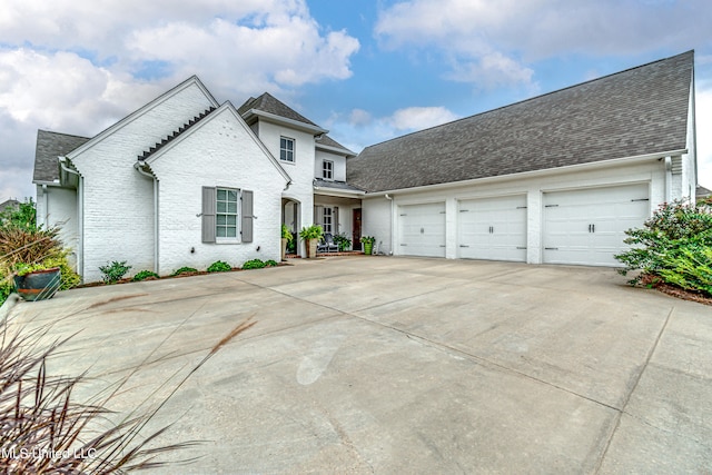 view of front facade with a garage