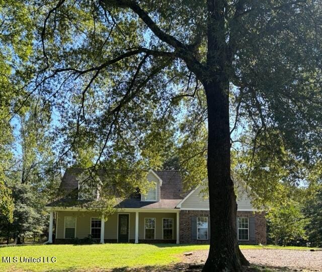 new england style home featuring a front yard