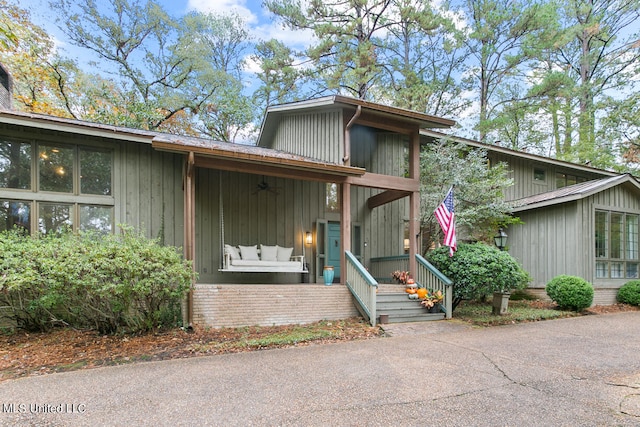 view of front of home with covered porch