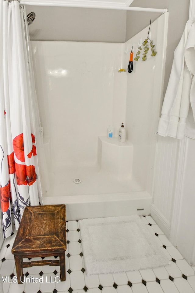 full bathroom featuring tile patterned floors and a shower with curtain