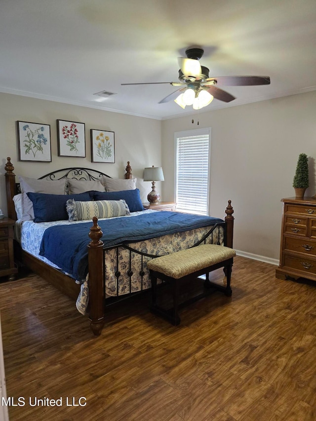 447 Shaker Dr, Senatobia, MS 38668 - bedroom featuring dark wood-style floors, visible vents, ceiling fan, and baseboards