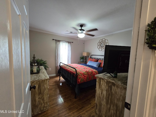 447 Shaker Dr, Senatobia, MS 38668 - bedroom featuring ornamental molding, dark wood-type flooring, a ceiling fan, and baseboards
