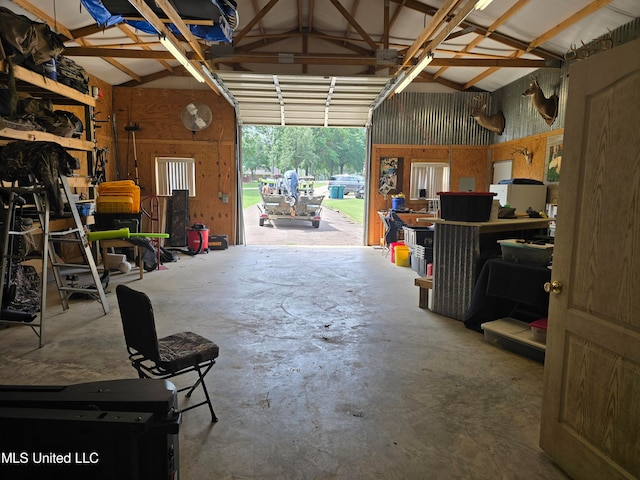 447 Shaker Dr, Senatobia, MS 38668 - view of garage