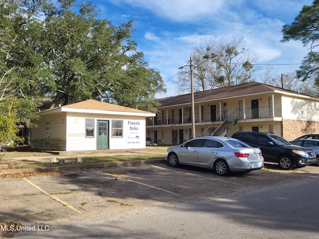 1228 43rd Ave, Gulfport, MS 39501 - view of front facade featuring uncovered parking