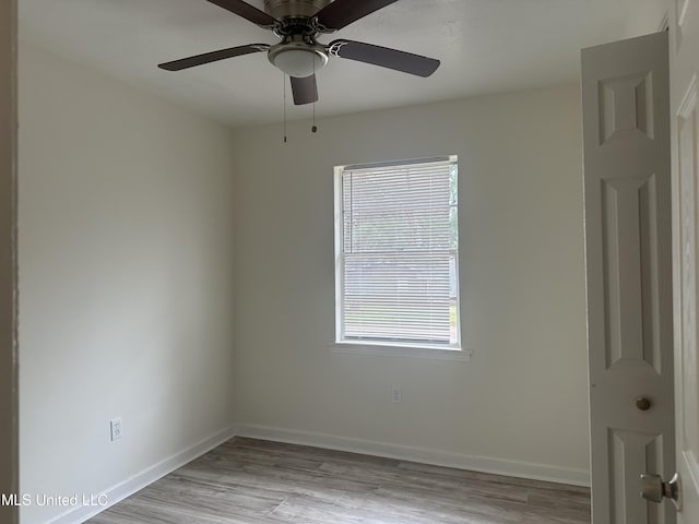 unfurnished room featuring light wood-type flooring, baseboards, and ceiling fan