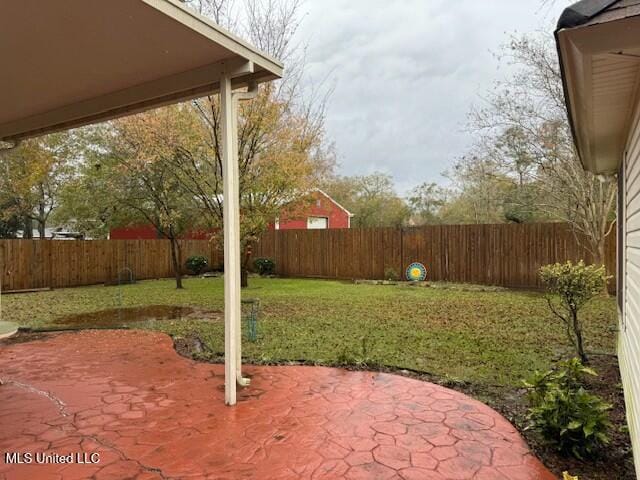 view of yard with a patio area