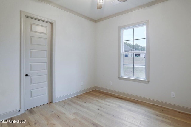 empty room featuring light hardwood / wood-style floors, ceiling fan, and ornamental molding