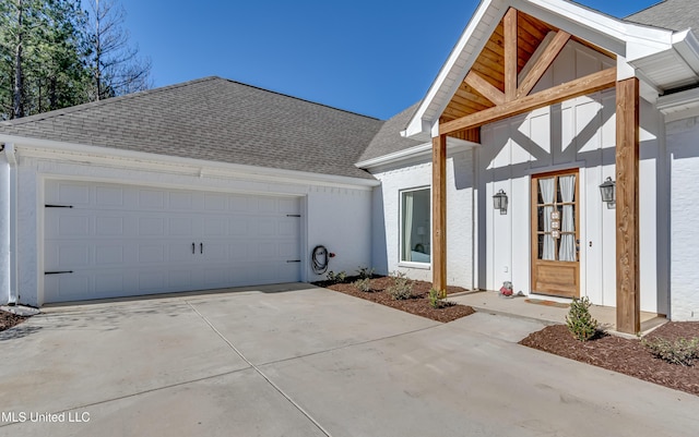 view of front facade featuring a garage