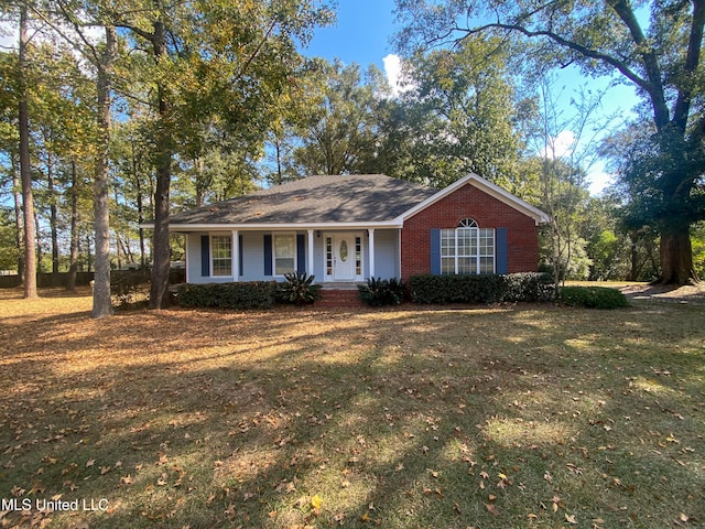 single story home with a front yard