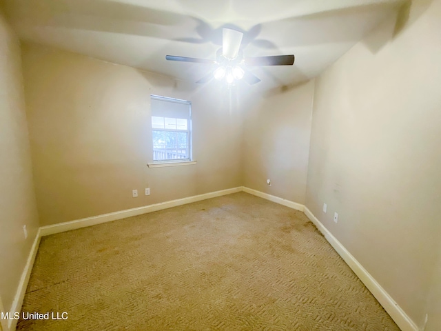 unfurnished room with carpet and ceiling fan