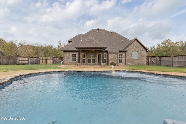 view of swimming pool with a lawn