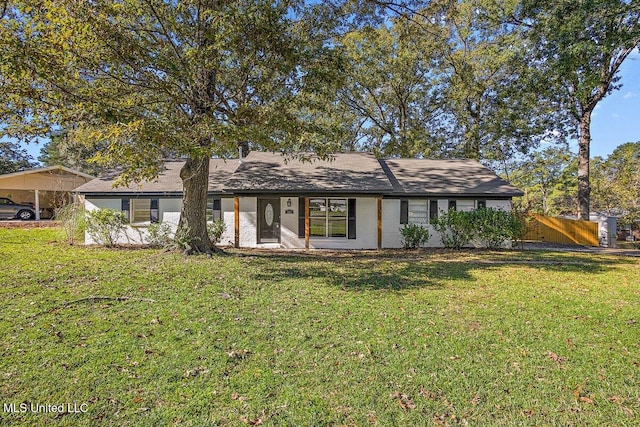 single story home with a front lawn