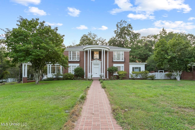 view of front facade with a front lawn