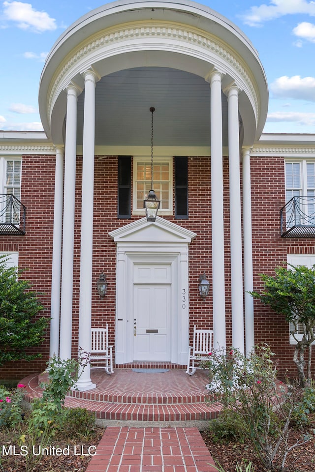 property entrance featuring covered porch