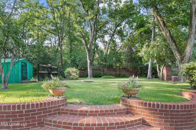 view of yard featuring a storage shed