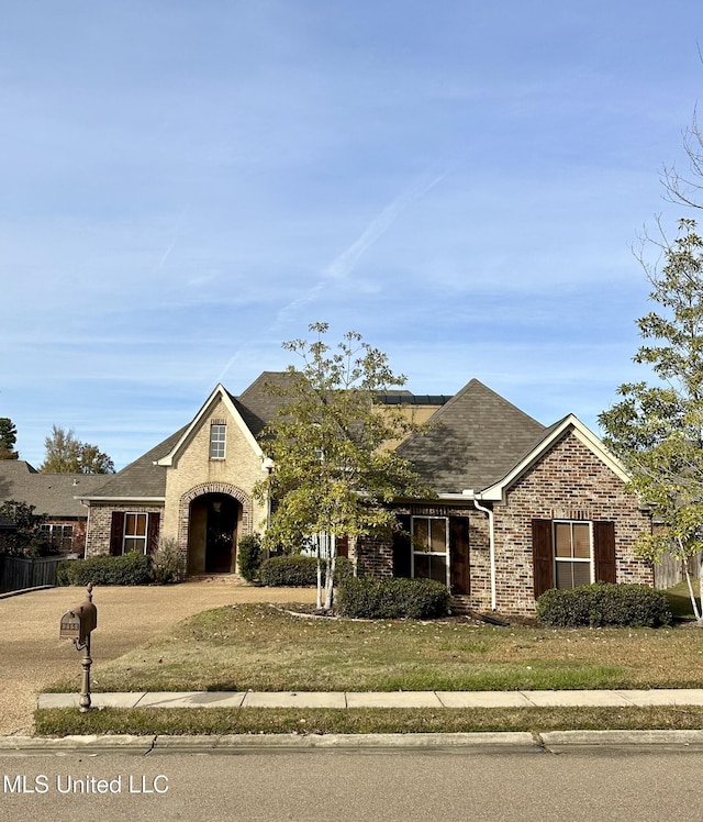 view of front of property with a front lawn