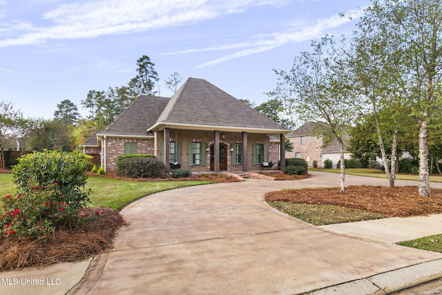 view of front of home featuring a front lawn