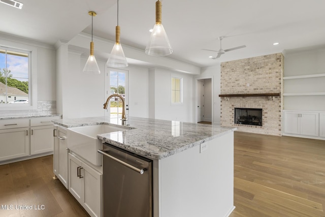 101 Harbour Lndg, Madison, MS 39110 - kitchen with stainless steel dishwasher, a sink, plenty of natural light, wood finished floors, and crown molding