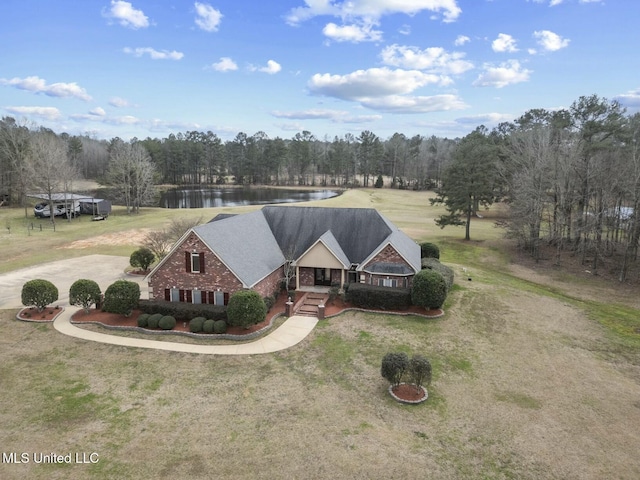 birds eye view of property featuring a forest view